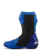 Alpinestars Supertech R Vented laarzen, blauw en zwart, zijaanzicht, hoogwaardige race motorlaarzen met geperforeerd microvezel voor ventilatie, TPU scheenplaat en Alpinestars logo op de hiel.