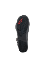 Alpinestars SP-X BOA® laarzen, zwarte motorlaarzen, detailweergave van de rubberen zool met getextureerd gripprofiel, rood Alpinestars-logo en asymmetrisch hielontwerp voor wandelstabiliteit.