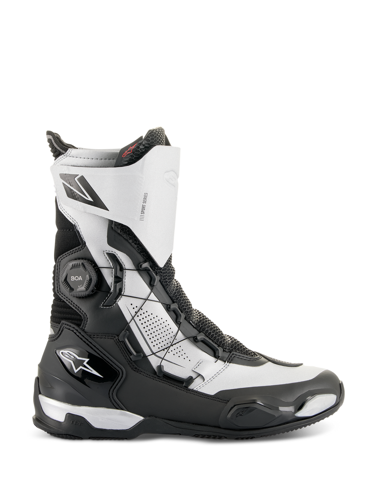 Alpinestars SP-X BOA® laarzen, middelhoge motorsportlaarzen, zwart en zilver, voorzien van het aan de zijkant gemonteerde BOA-sluitsysteem, TPU-bescherming en ademend Rideknit-materiaal, slank design voor sportief toerrijden