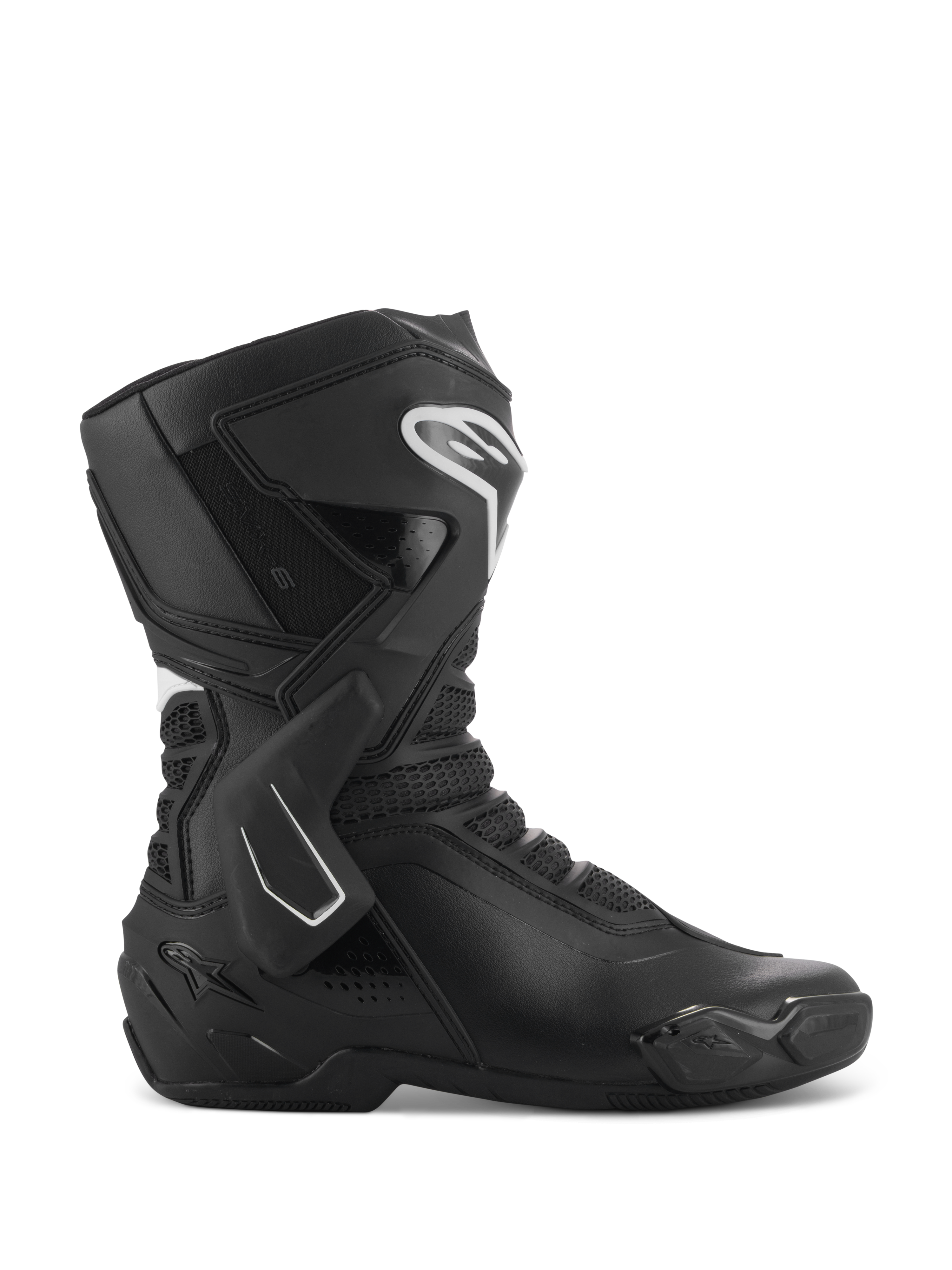 Alpinestars Stella SMX-6 V3 laarzen, dames motorracinglaarzen, zwart en wit, zijaanzicht met TPU-enkelbrace en scheenbeschermers, ademende mesh-panelen, wit Alpinestars logo op de voorzijde, ontworpen voor circuit- en straatprestaties