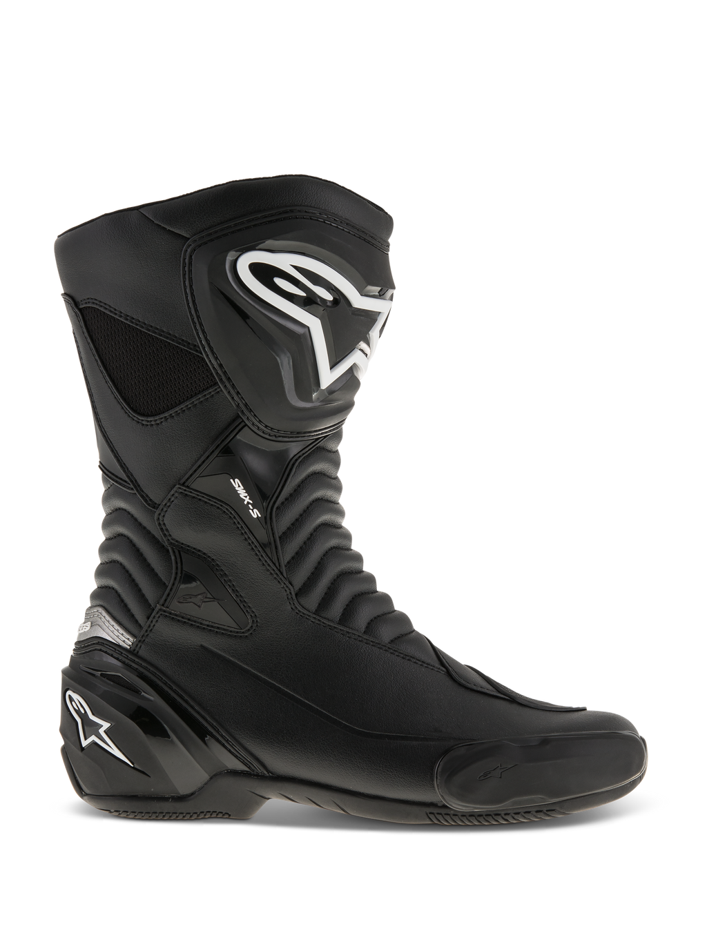 Alpinestars SMX S motorlaarzen, racinglaarzen voor motorrijders, zwart met witte logo's, zijaanzicht met duurzame microvezelconstructie, versterkte scheenbeen- en hielbescherming, flexibele accordeon-stretchzones, gestroomlijnd aerodynamisch ontwerp voor sportief rijden