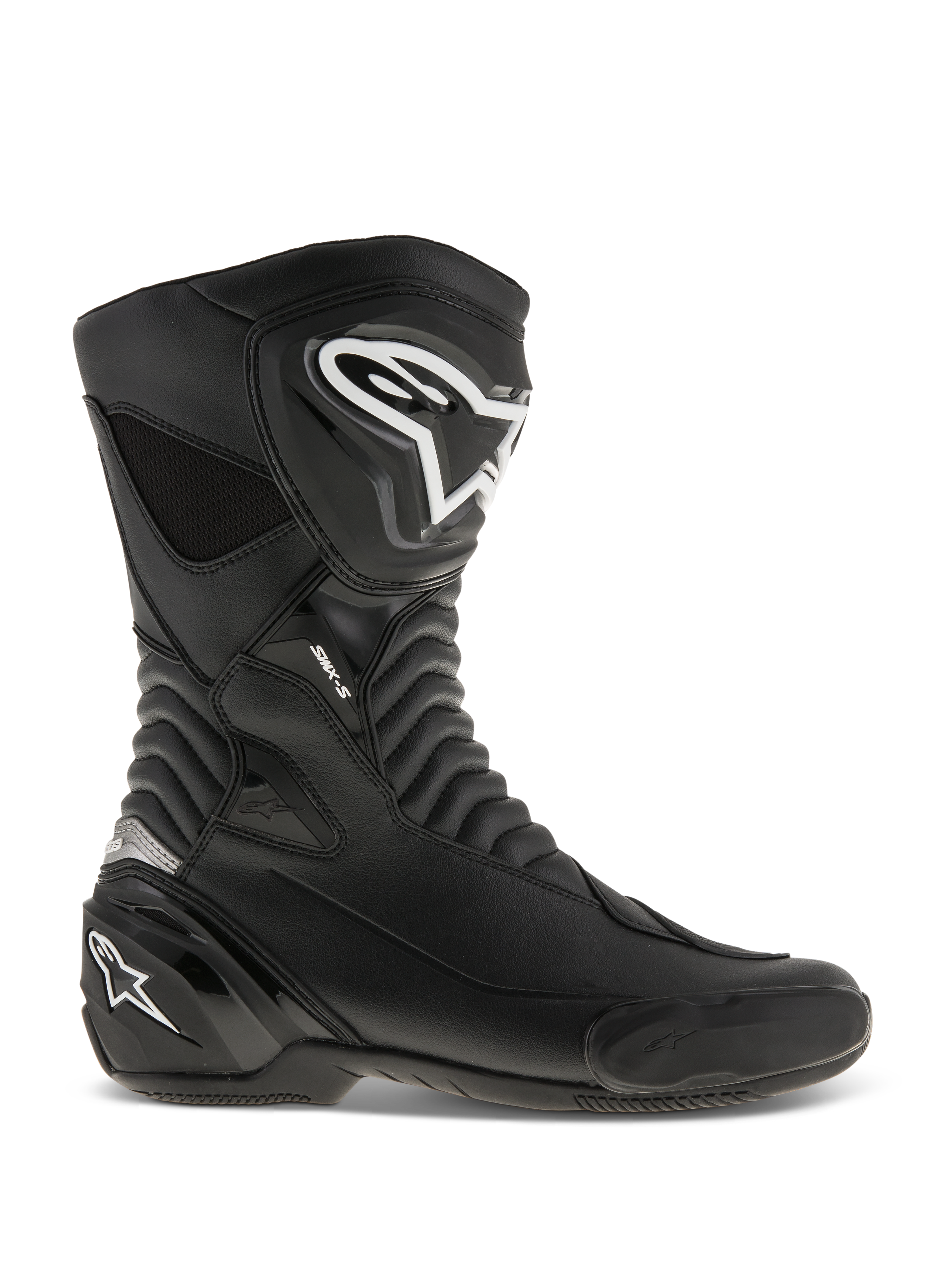 Alpinestars SMX S motorlaarzen, racinglaarzen voor motorrijders, zwart met witte logo's, zijaanzicht met duurzame microvezelconstructie, versterkte scheenbeen- en hielbescherming, flexibele accordeon-stretchzones, gestroomlijnd aerodynamisch ontwerp voor sportief rijden