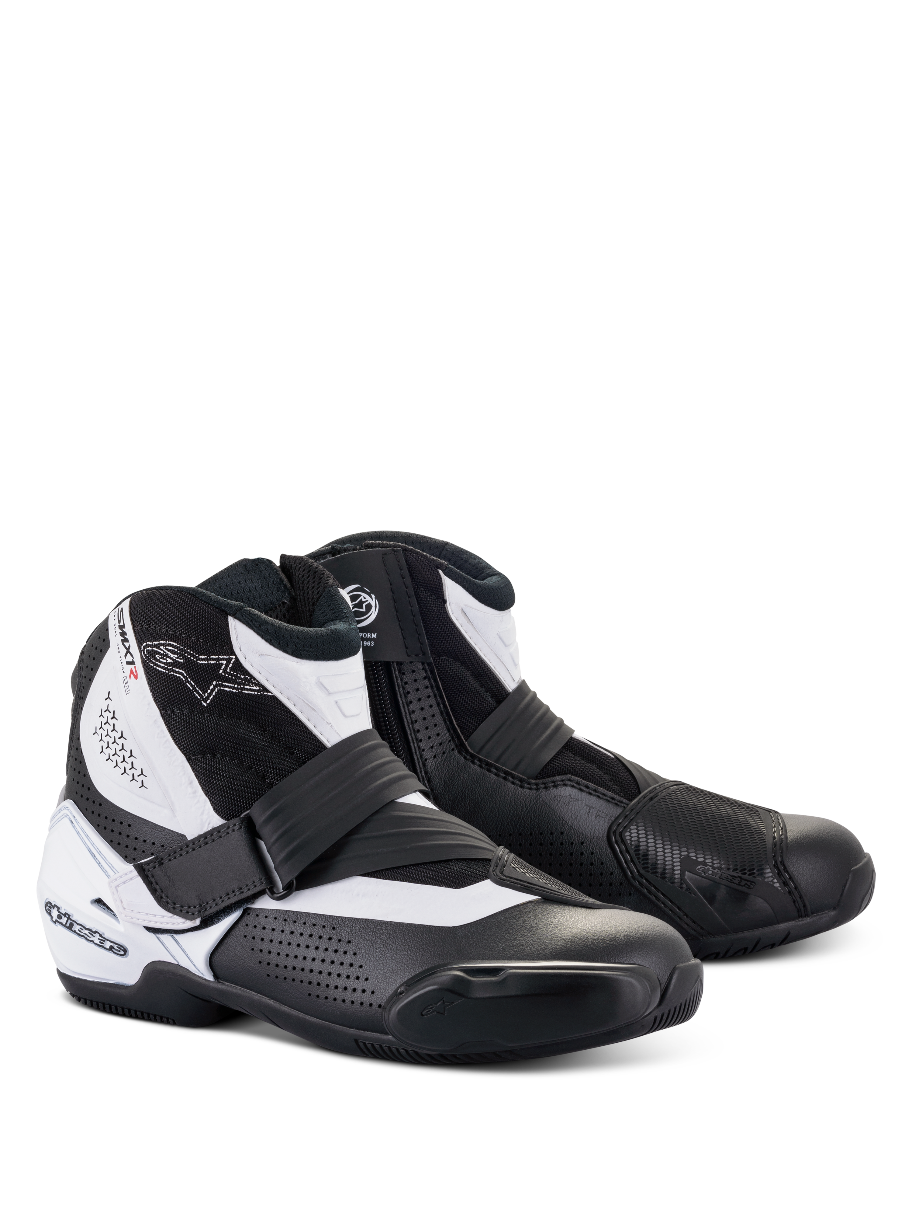Alpinestars SMX-1 R V2 Vented motorlaarzen, lage motorrijlaarzen, zwart en wit, voorzien van geperforeerd microvezel bovenwerk voor ventilatie, TPU-hielbeschermer en schakelpad, zijrits met bandsluiting, ontworpen voor sportief straatgebruik