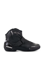 Alpinestars Stella SMX-1 R V2 laarzen, laag model motorrijlaars voor dames, zwart, zijaanzicht met microvezelconstructie, verstelbare bandsluiting, versterkte TPU-hielkap met wit logo, ster-logo accent en duurzame rubberen zool.
