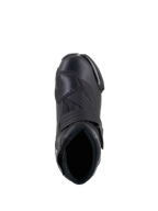 Alpinestars Stella SMX-1 R V2 dameslaarzen, laag uitgesneden performance motorrijschoen in het zwart, bovenaanzicht met de voetopening, wreefband en getextureerde TPU-schakelpad, strakke microvezelconstructie