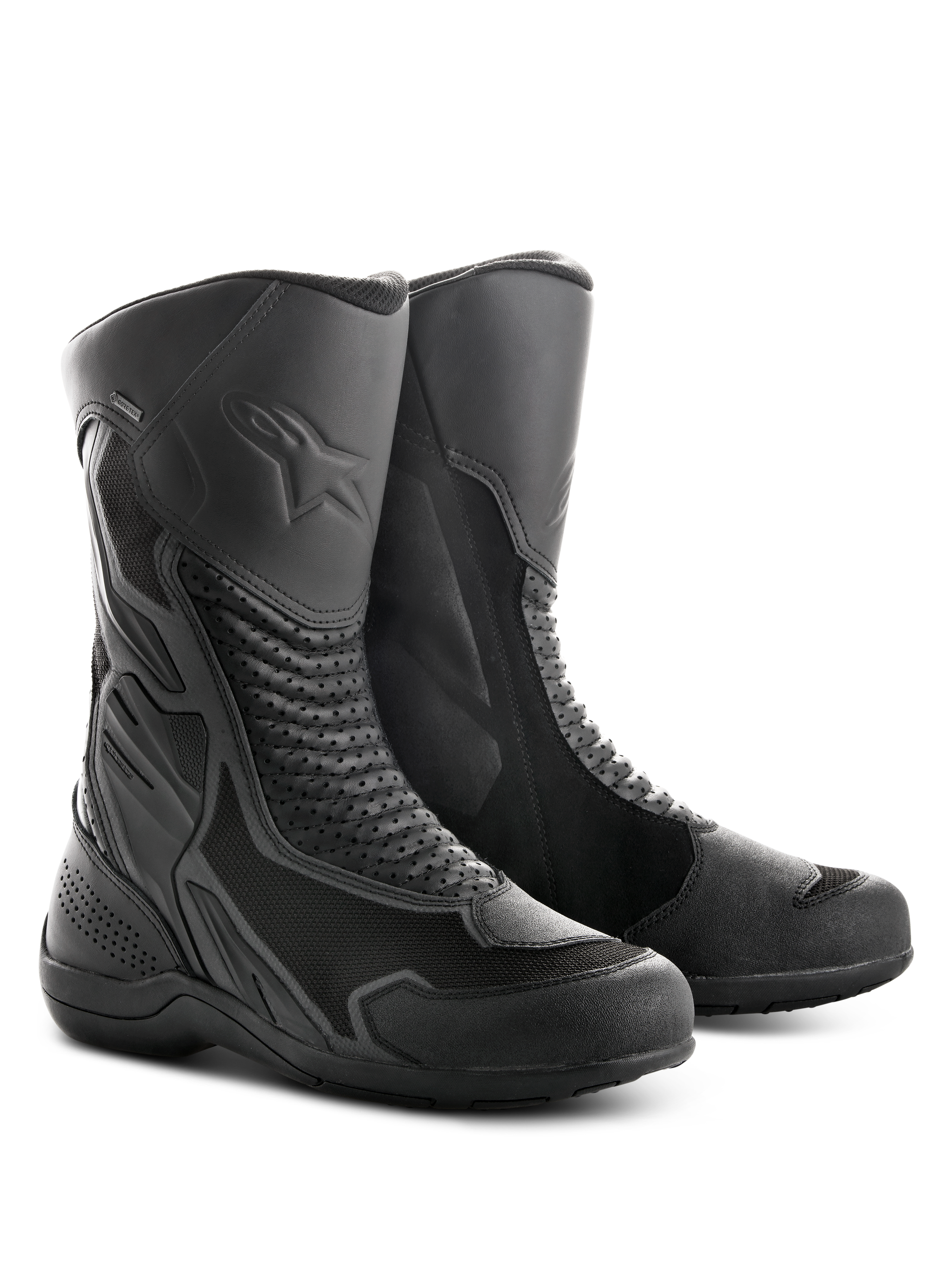 Alpinestars Air Plus V2 GORE-TEX laarzen, touring motorlaarzen, zwart, voorzien van een combinatie van geventileerd mesh en leer, geperforeerde accordeonpanelen voor flexibiliteit, sterlogo in reliëf op het scheenbeen en een duurzame rubberen zool voor rijden in alle weersomstandigheden.