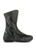 Alpinestars Air Plus V2 GORE-TEX laarzen, zwarte motor touringlaarzen, zijaanzicht met geventileerde mesh en geperforeerde lederen constructie, waterdicht en ademend ontwerp, versterkte beschermingszones, stevige rubberen zool, GORE-TEX merkdetail