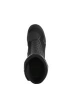 Alpinestars Air Plus V2 GORE-TEX laarzen, zwart, bovenaanzicht met inkijk in de opening van de laars, toont de ademende mesh-constructie, geperforeerde leren panelen en gestroomlijnd ontwerp voor motortouring.