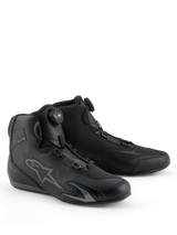 Alpinestars Celer schoenen, motorschoenen, zwart en donkergrijs, met geïntegreerd Rotor-sluitingssysteem voor een nauwkeurige pasvorm, technische microvezelconstructie met geperforeerd sterlogo, laag sportontwerp voor racen en straatgebruik