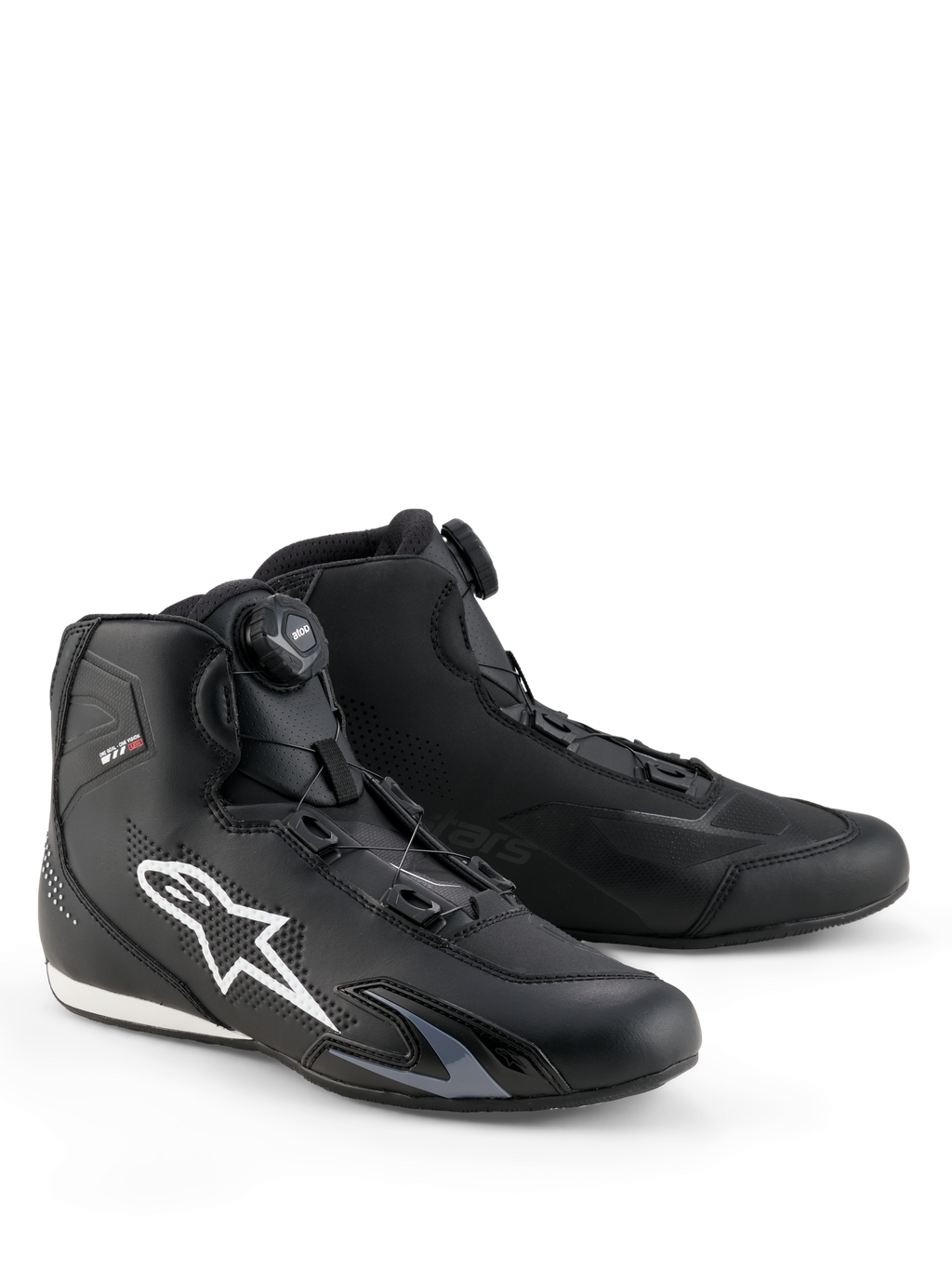 Alpinestars Celer Shoes, motorschoenen, zwart en wit, voorzien van de draaiknop van het Rotor-sluitingssysteem, groot wit Astar-logo aan de zijkant, slanke technische microvezelconstructie voor sportieve straatprestaties