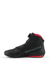 Alpinestars Celer Shoes, motorschoenen, zwart en felrood, zijaanzicht met het Alpinestars Rotor-sluitingssysteem, microvezel bovenwerk met grijs merklogo en rode accenten op de mesh kraag en zool.