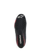Alpinestars Celer schoenen, motorschoenen, zwart en felrood, onderaanzicht van de getextureerde rubberen zool met witte Alpinestars-branding en rode accenten.