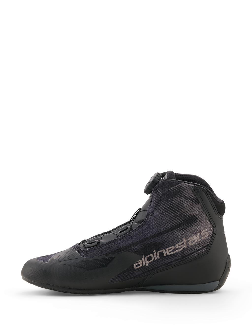 Alpinestars Celer Superair schoenen, zwart en donkergrijs, sportieve motorschoenen, zijaanzicht met bovenwerk van textiel met hoge luchtstroom, Rotor-sluitingssysteem en grijs Alpinestars-logo op de zijkant.