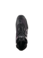 Alpinestars Celer Superair Schoenen, zwart-witte motorschoen getoond vanuit een bovenaanzicht, voorzien van het geïntegreerde Rotor-sluitingssysteem, ademend textiel bovenwerk en sportief ontwerp voor prestaties bij warm weer.