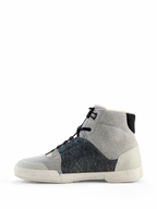 Alpinestars Circal motorschoenen, urban motorschoeisel, grijs, zwart en methylblauw, zijprofiel met canvas en gerecyclede viltmaterialen, gespikkelde gebroken witte zool, high-top casual stijl voor stadsritten