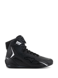 Alpinestars Faster-4 schoenen, zwarte hoge motorschoen, zijprofiel, zwart met witte accenten, vetersluiting met klittenbandstrip, sportief ontwerp met gevoerde kraag en TPU-bescherming