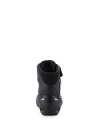 Alpinestars Faster-4 schoenen, zwarte motorschoenen, achteraanzicht met focus op de TPR-hielcounter en reflecterende accenten, gewatteerde textielkraag, prestatiegericht ontwerp voor sportief rijden op de weg