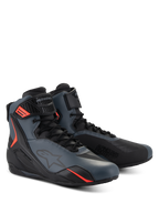 Alpinestars Faster-4 schoenen, motorschoenen, zwart, grijs en fluo rood, naadloos bovenwerk van microvezel met beschermende TPU-panelen, vetersluiting met klittenbandsluiting, sportief aerodynamisch profiel voor op de weg