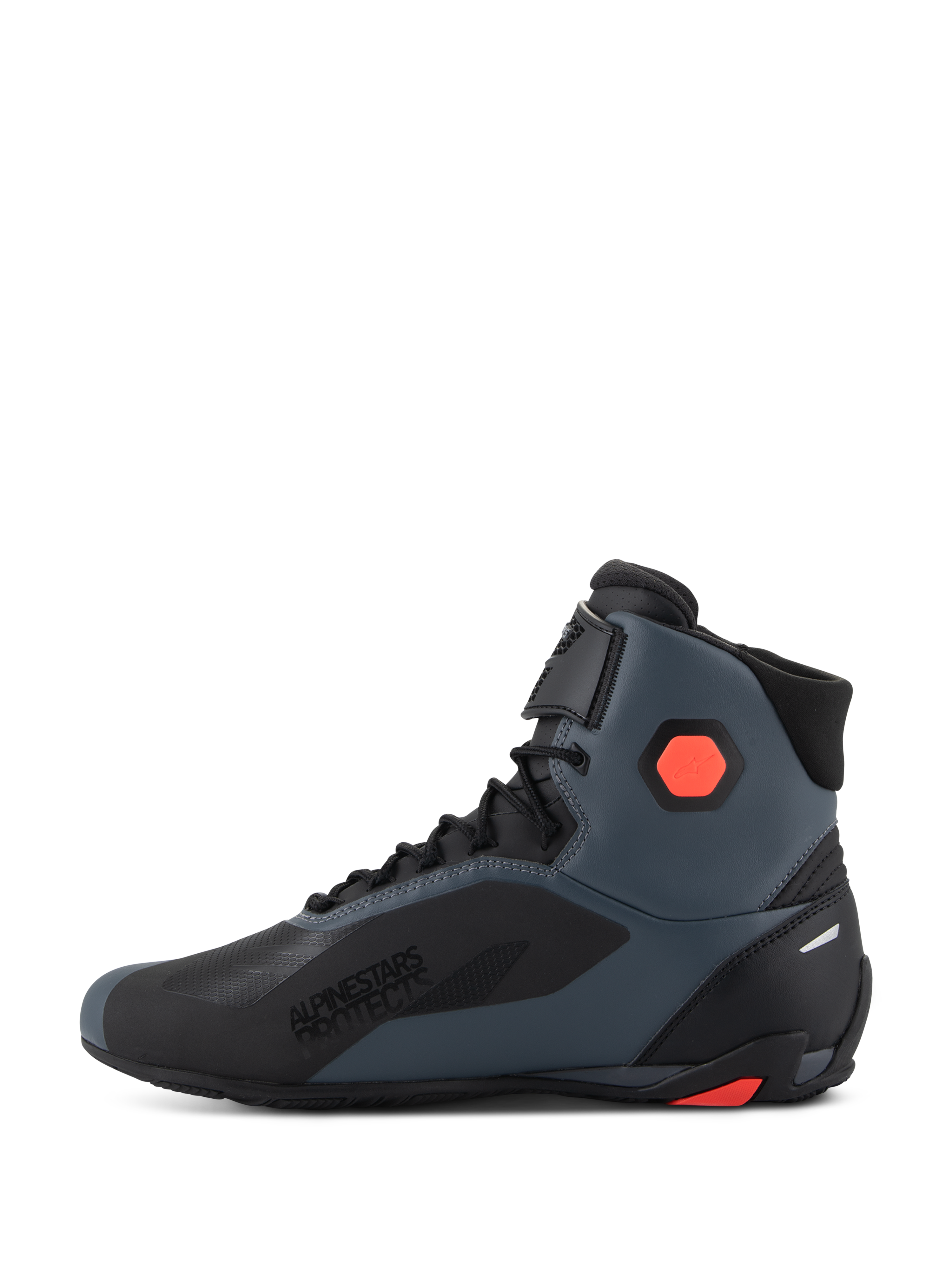 Alpinestars Faster-4 Schoenen, motorschoenen, zwart, grijs en rood fluo, zijaanzicht met 'Alpinestars Protects' branding, technische microvezelconstructie met veters en klittenbandsluiting, beschermende enkel- en hieldetails voor rijden op de weg