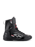 Alpinestars Superfaster schoenen, hoge motorrijschoenen, zwart, grijs en felrood, zijaanzicht met het witte Alpinestars-logo, verstevigde enkel- en hielbescherming, vetersysteem met een band aan de bovenkant