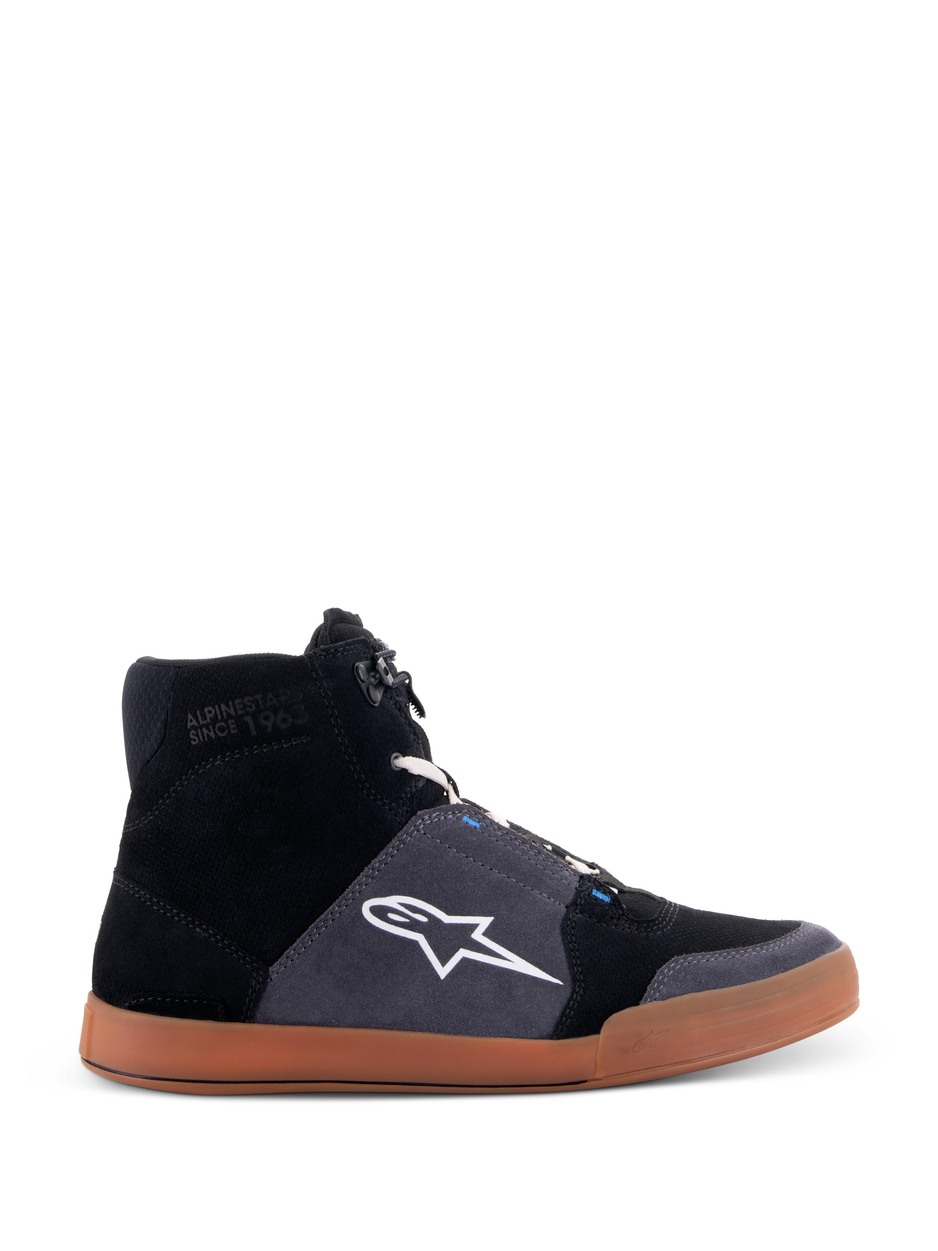 Alpinestars Chrome Schoenen, hoge motorrij-sneakers, bovenwerk van zwart en asfaltgrijs suède, bruine zool, wit ster-logo op de zijkant, witte veters, casual urban stijl met geïntegreerde beschermende eigenschappen