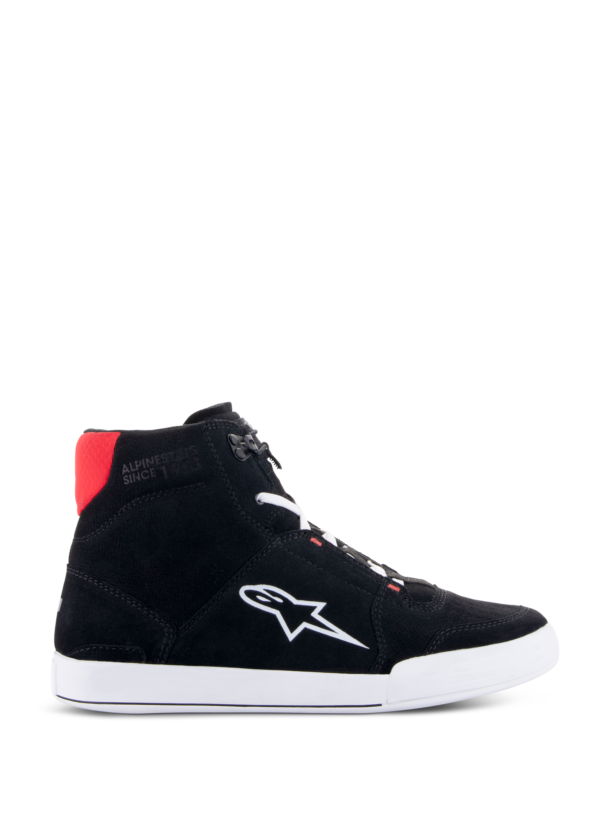 Alpinestars Chrome schoenen, motorschoenen, zwart wit en felrood, zijprofiel van een hoge sneaker-stijl schoen met bovenwerk van gespleten suède, witte zool en sterlogo, rood hielaccent, casual stedelijk rijschoeisel