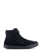 Alpinestars Chrome Air schoen, urban motorschoen, Black Black, zijaanzicht, met een bovenwerk van gespleten suède en mesh, casual sneaker-silhouet met geïntegreerde enkelbescherming voor rijden op de weg
