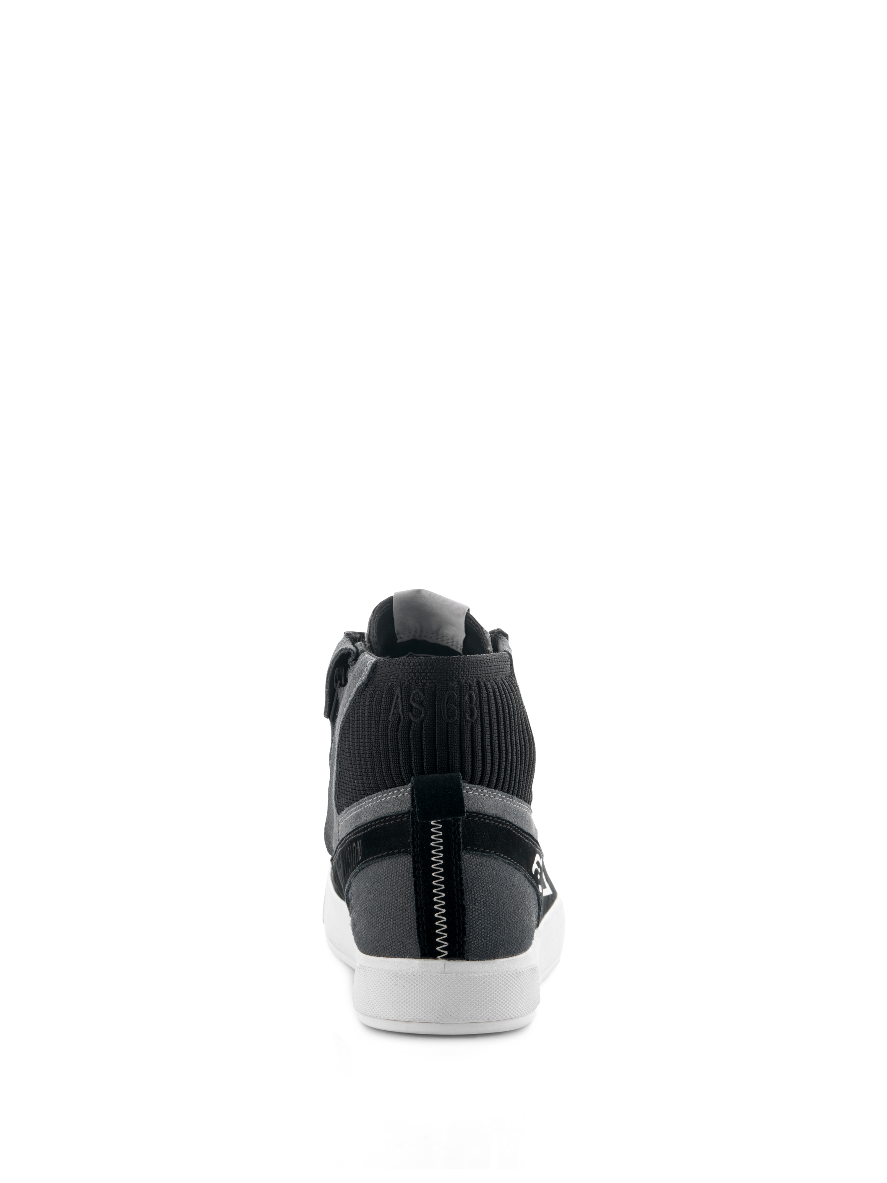 Alpinestars Stated Shoes, urban motorschoenen, Black Gray White, achteraanzicht met witte gevulkaniseerde zool, grijs suède en canvas bovenwerk, zwarte gebreide enkelkraag met "AST63" branding en verticaal wit zigzagstiksel op de hiel.