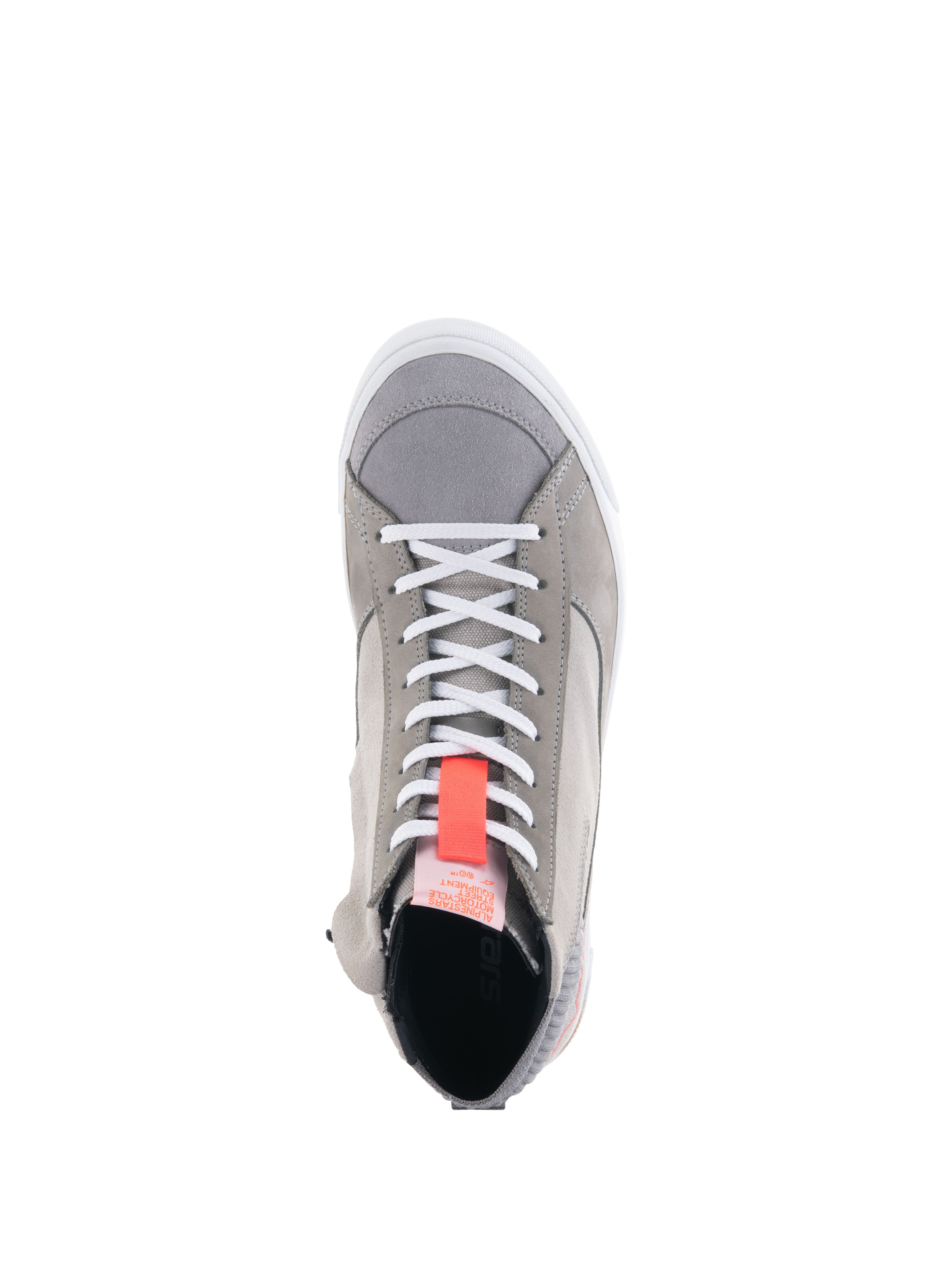 Alpinestars Stated Shoes, lichtgrijze motorsneakers, bovenaanzicht met witte veters en een felrode fluo treklus, urban streetstyle met suède en nubuck materialen, witte gevulkaniseerde zoolrand