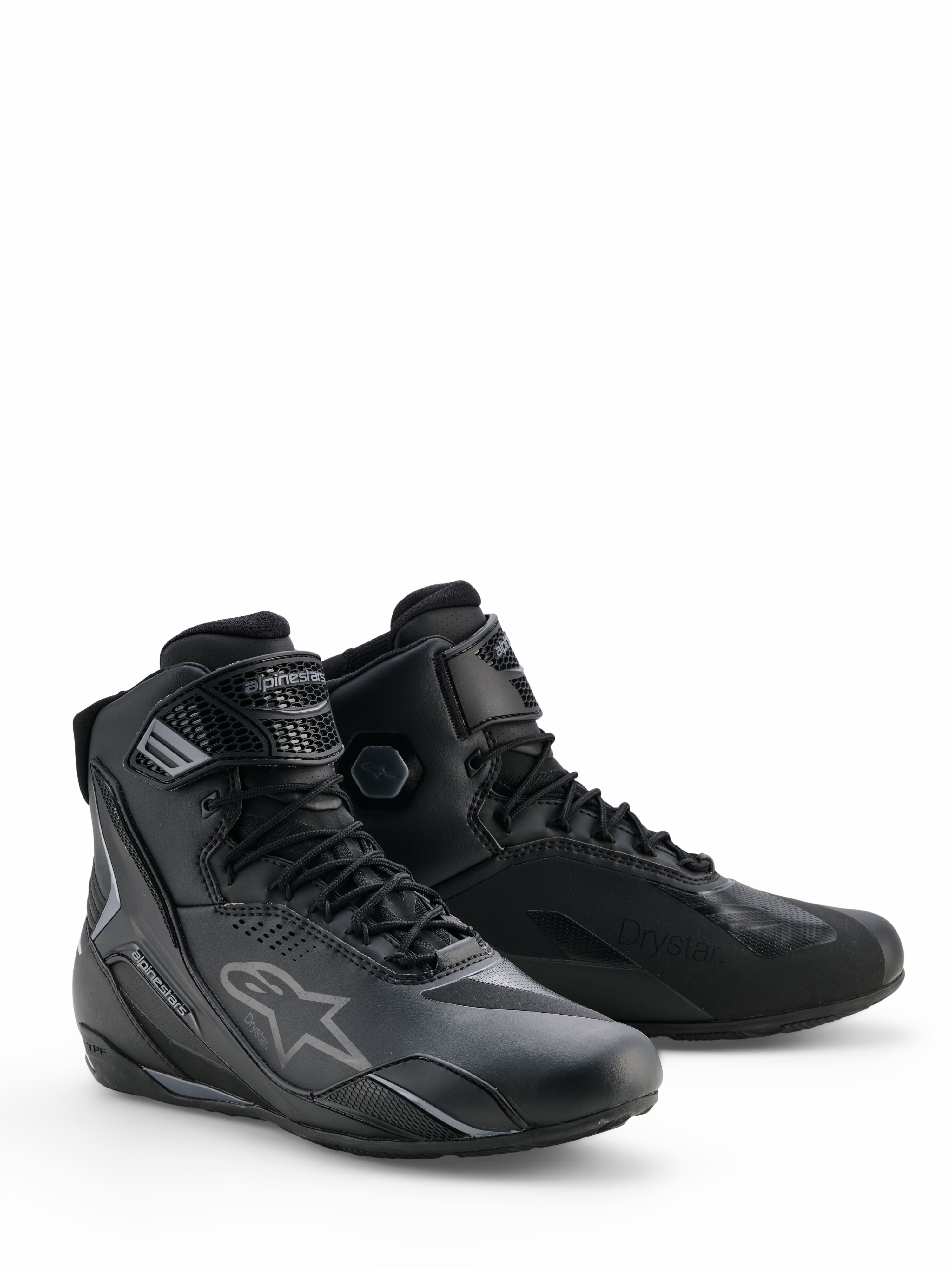 Alpinestars Faster-4 Drystar® schoenen, Black Cool Gray motorrijschoenen, hoog model met vetersluiting en verstelbare enkelband, voorzien van het iconische ster-logo en Drystar-branding, duurzaam en waterdicht sportief schoeisel