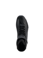 Alpinestars Faster-4 Drystar® schoenen, Black Cool Gray, bovenaanzicht van motorrijschoen, met vetersluiting en een klittenbandsluiting bij de enkel, naadloze microvezelconstructie met Drystar®-branding, gestroomlijnd sportief profiel voor beschermend rijden op de weg.
