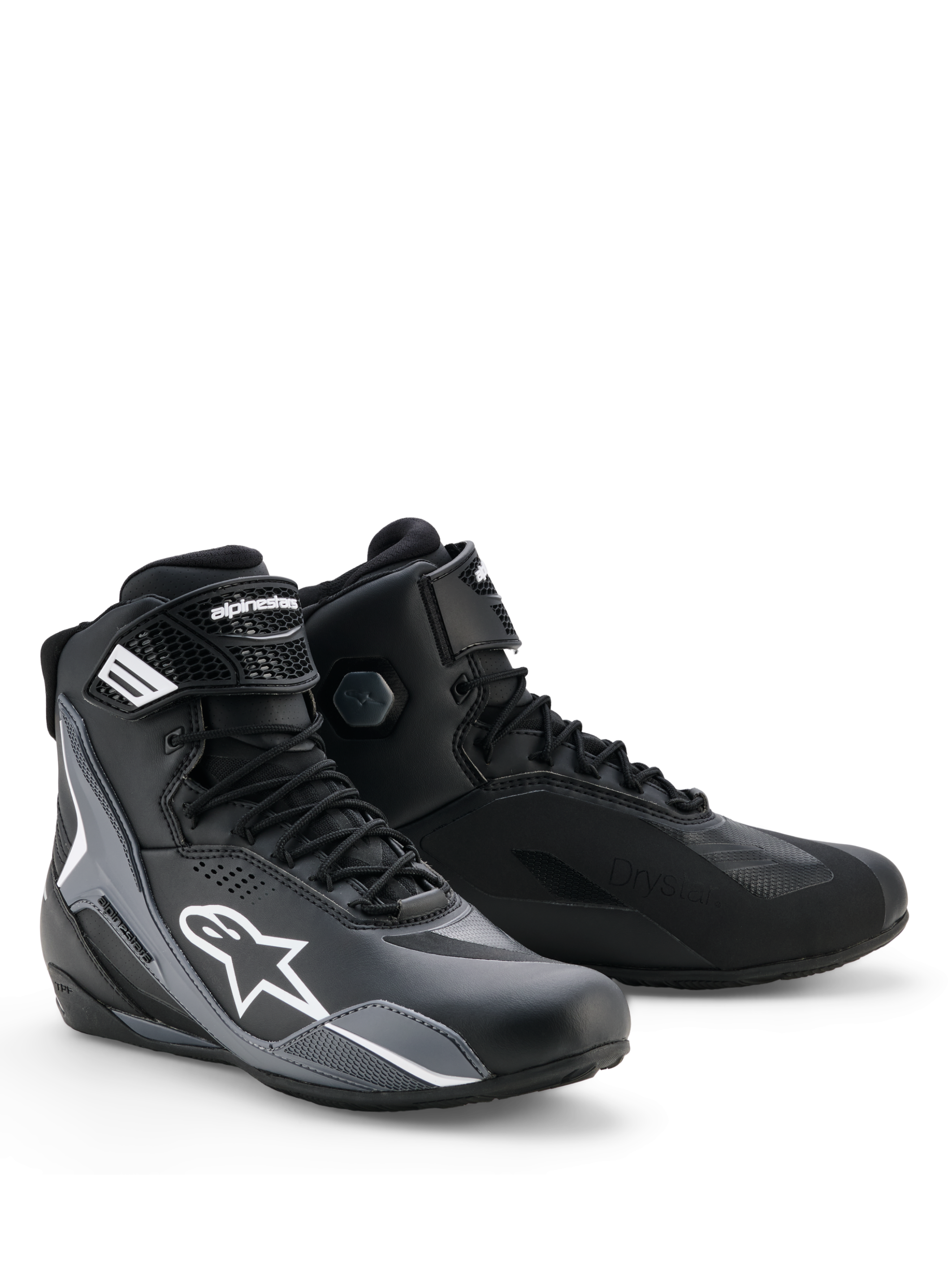 Alpinestars Faster-4 Drystar® schoenen, motorschoenen, zwart, Cool Gray en wit, strak design met wit Astars-logo, vetersluiting met klittenband enkelband, waterdichte Drystar®-technologie en versterkte panelen voor bescherming tijdens sportief rijden.