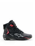 Alpinestars Stella Faster-4 Drystar schoenen, motorrijschoenen voor dames, zwart met grijze en Coral Fluo accenten, halfhoog model met merklogo op de zijkant en klittenbandsluiting, waterdicht microvezel voor sportief rijden