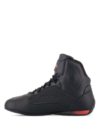Alpinestars Faster-3 Drystar® schoenen, motorschoenen, zwart met fluo rood, zijaanzicht met reliëf Drystar-logo en fluorescerend rood hielaccent, strak microfiber chassis voor stads- en weggebruik