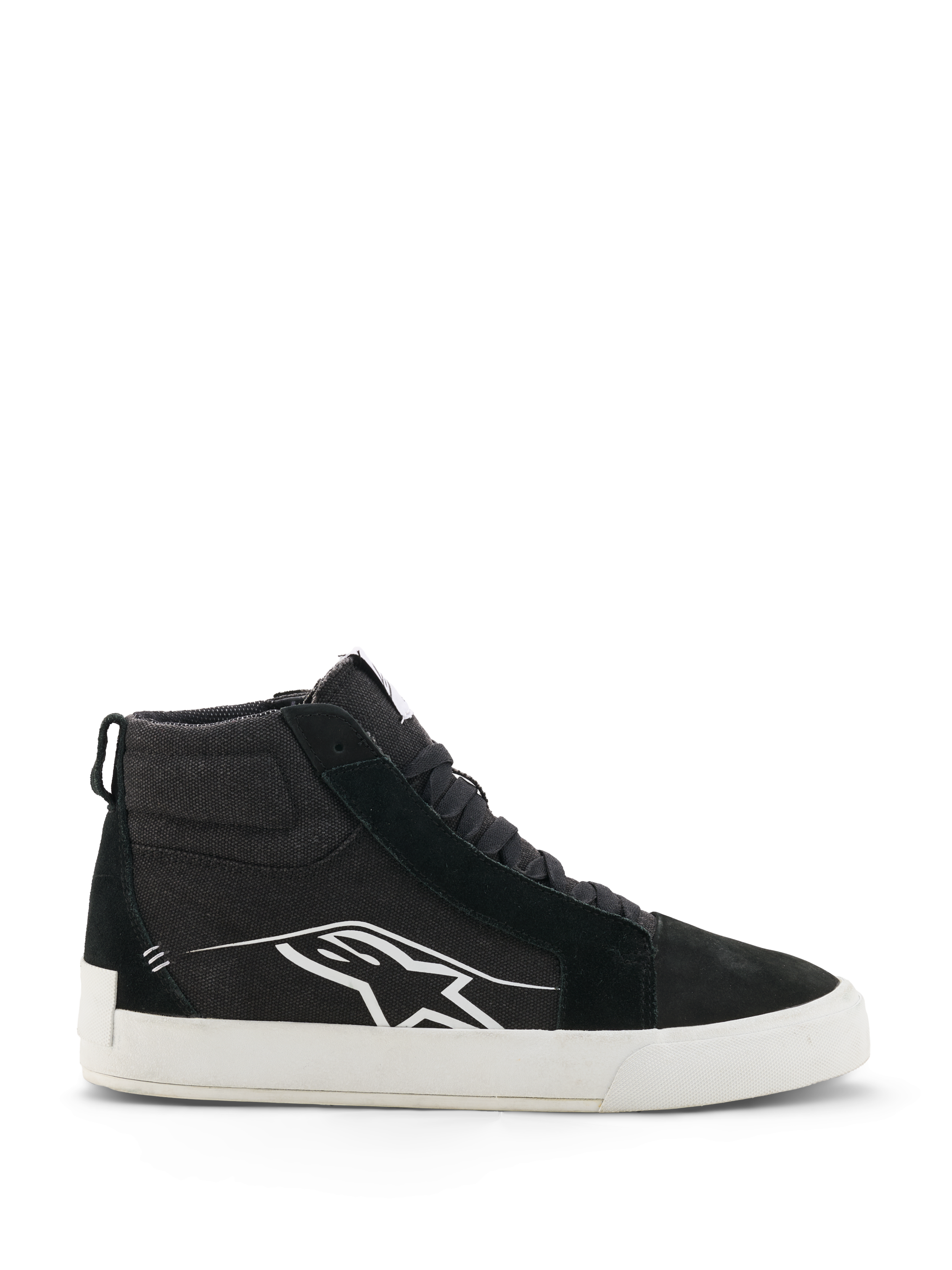 Alpinestars Ride-63 Canvas schoenen, zwart-witte hoge motorsneakers, urban casual rijschoenen, canvas en suède bovenwerk, zijprofiel met wit Astars-logo, platte witte rubberen zool