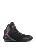 Alpinestars Stella Faster-3 Drystar damesschoenen, motor sneakers, zwart met donkergrijze en fuchsia roze accenten, zijprofiel met een hoog silhouet, vetersluiting met klittenband enkelband en versterkte beschermingspanelen.