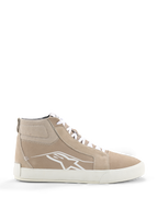 Alpinestars Ride-63 Leather Shoes, urban motorschoenen, zand en wit, hoog street-style silhouet met suède panelen, voorzien van witte veters, een wit Astars-logo op de zijkant en een witte gevulkaniseerde rubberen zool