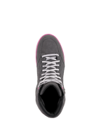Alpinestars J-6 Waterproof damesschoenen, rijschoenen, grijs en fuchsia, bovenaanzicht met suède en leren constructie, lichtgrijze veters en felroze zoolrand.