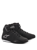 Alpinestars Stella Sektor Waterproof damesschoenen, motorrijschoenen, zwart en zilver, gestroomlijnd bovenwerk van microvezel met vetersluiting en klittenband enkelbandje, voorzien van een zilveren Alpinestars-sterlogo aan de zijkant en een slanke rubberen zool.