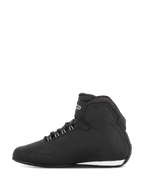 Alpinestars Stella Sektor Waterproof schoenen, motorschoenen voor dames, zwart zilver, zijaanzicht met een lichtgewicht microvezel bovenwerk, snelvetersysteem met zilveren accenten en een slanke waterdichte constructie met geïntegreerde beschermingspanelen.