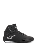 Alpinestars Stella Sektor Waterproof damesschoenen, hoge motorschoen, zwart en zilver, zijprofiel met een lichtgewicht microvezel chassis, wit Astars-logo en een veilige veter- en klittenbandsluiting