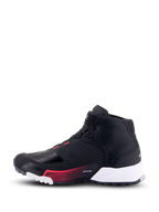 Alpinestars CR-X Drystar® motorschoen voor dames, motorschoen, zwart, wit en Diva Pink, zijaanzicht met een zwart ripstop bovenwerk, wit hielgedeelte en roze grafische accenten, urban stijl met beschermende eigenschappen