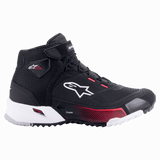 Alpinestars CR-X Drystar® motorschoen voor dames, Black White Diva Pink, zijaanzicht van een lichtgewicht motorschoen voorzien van een waterdicht bovenwerk van textiel, wit Alpinestars-logo en opvallende roze accenten op de tussenzool en de veteroogjes.