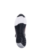 Alpinestars CR-X Women's Drystar® motorschoen, motorrijdschoen, onderaanzicht van de buitenzool, met TPF Transversal Protection Frame-branding op een wit teengedeelte, zwart profielpatroon in meerdere richtingen en grijze hiel met sterlogo.