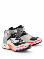 Alpinestars CR-X Drystar® dames motorschoenen, motorschoenen, wit, grijs, zwart en Diva Pink, slank atletisch silhouet met levendige roze kleurverloopaccenten, klittenbandsluiting bij de enkels en Astar-logo op de zijkant, waterdicht beschermend schoeisel voor op de weg