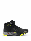 Alpinestars CR-X Drystar motorschoenen, hoge urban motor sneakers, zwart met donkergrijze gespikkelde tussenzool en gele fluo accenten, waterdicht Drystar-membraan, robuuste zool met textuur, beschermende casual motorschoenen