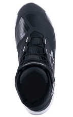 Alpinestars CR-X Drystar® Motorschoenen, bovenaanzicht, zwart en wit, met vetersluiting en een klittenband enkelband, getextureerde schakelversteviging op de neus en een wit sterlogo aan de zijkant, duurzaam en waterdicht motorschoeisel