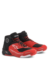 Alpinestars CR-X Drystar® motorschoenen, rood en zwart, met een wit Astars-logo op de zijkant, rode veters en een zwarte klittenbandsluiting bij de enkel, sportief ontwerp geïnspireerd op hardloopschoenen voor stedelijk rijden en touring