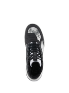 Alpinestars Speedflight schoenen, zwart grijs wit, bovenaanzicht met gemarmerd ripstop bovenwerk, vetersluiting houderband op de tong en geïntegreerd schakelpad, motorschoen in straatstijl