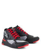 Alpinestars Speedflight schoenen, performance motorschoenen, zwart, felrood en wit, met een ripstop bovenwerk en grijze panelen, rode veters en zoolaccenten, wit Astars-logo op de zijkant, sportief motorsneaker-ontwerp